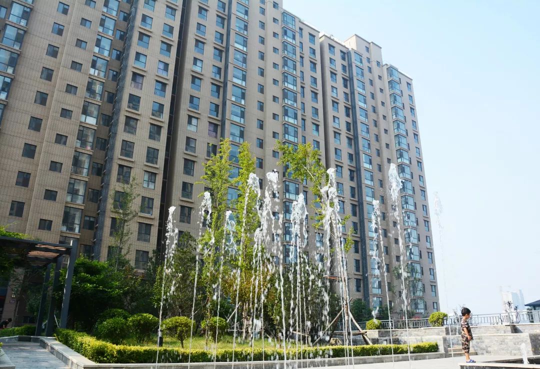 【关注】德源地产庆新中国70华诞,为业主美好生活献礼!_新城