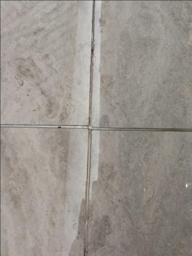 为什么我家地砖美缝凹凸不平美缝老师傅这样说对吗