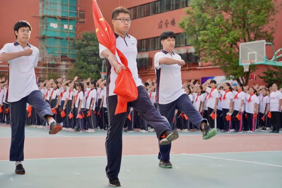 上海市比乐中学举行上海百万青少年庆祝中华人民共和国成立70周年升旗