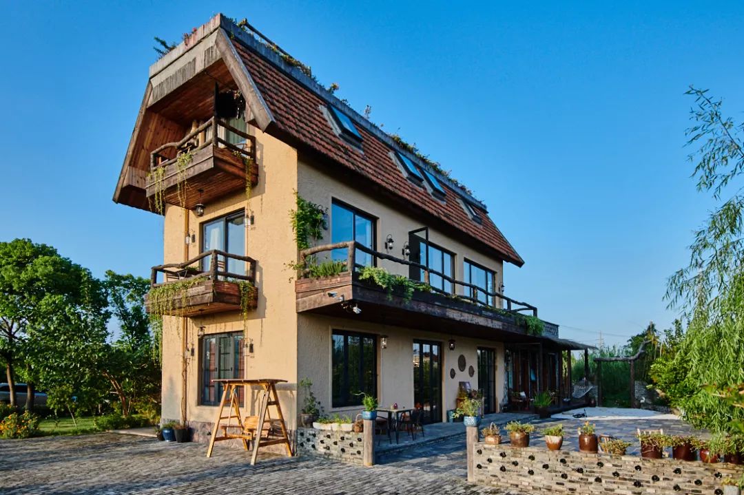 市文旅局对上海获得全国乡村旅游重点村,星级民宿进行了集中授牌,奉贤