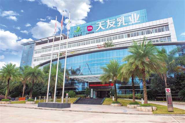 从重庆牛奶场到天友乳业,与国同行七十载,创新奋进新时代引进国际先进