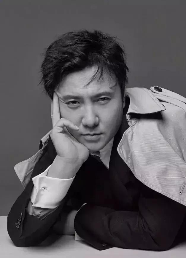 沈腾，一个活在笑点上的男人_微博