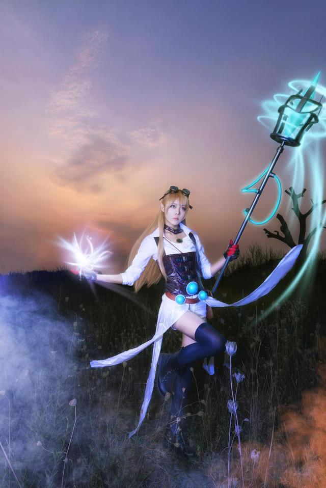 cos正片——英雄联盟 风暴之怒迦娜 海克斯科技皮肤