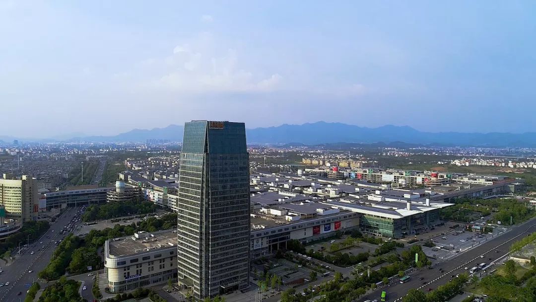 在这些巨变的背后,崛起的义乌国际商贸城,始终是一座城市向前的力量.