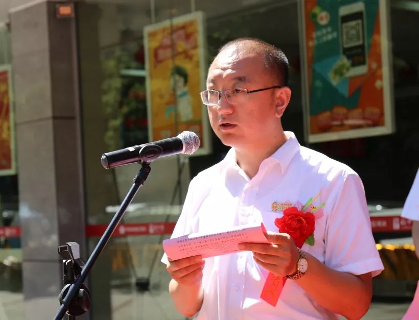 会上,县委常委,常务副县长吴顺情对德化联社扶小助微工作表示充分认可