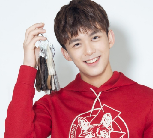 吴磊红衣少年意气风发帅气十足