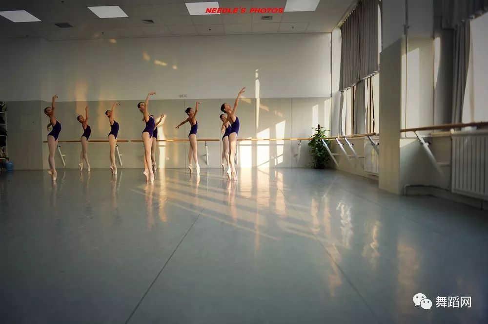 被美到了!北京舞蹈学院附中2011级芭科基训课课堂纪实,摄影师朱绛