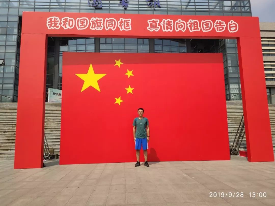 天南地北水之子,与国旗同框,共贺70华诞!_上海校友会