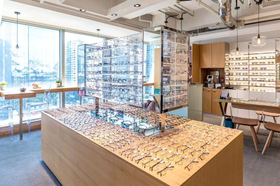 全场太阳眼镜5折优惠* 活动仅限正佳店,正佳概念店,维多利店亲自过去