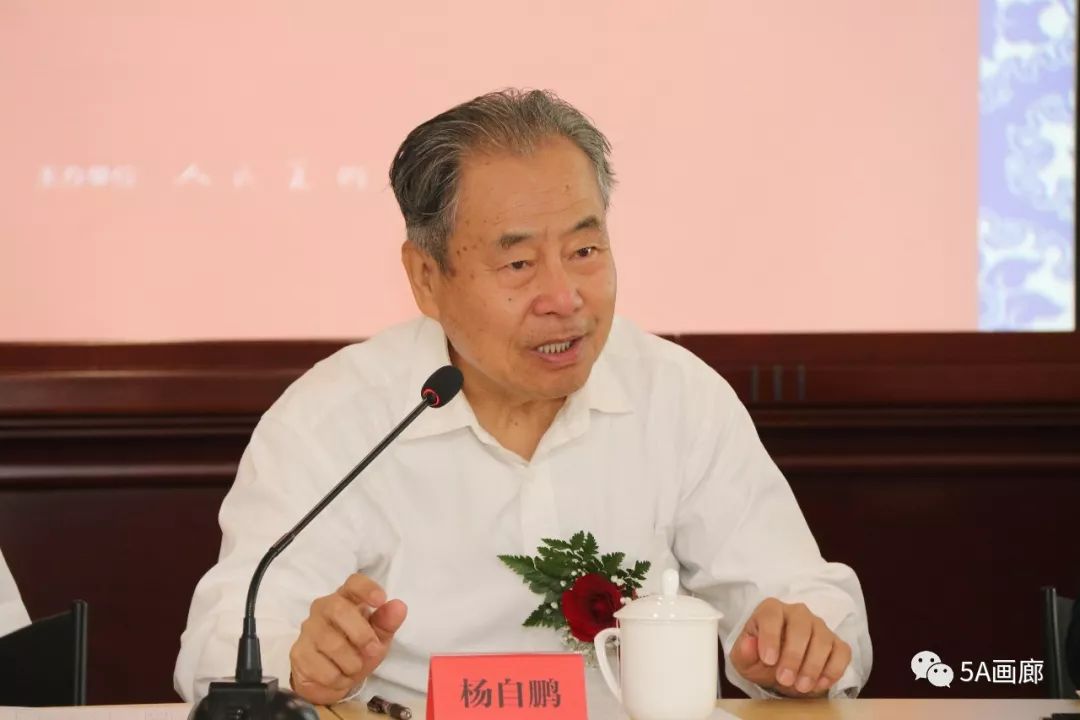 杨自鹏原中国轻工业联合会副会长,中国陶瓷工业协会理事长,中国工艺