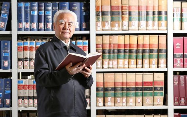 "人民教育家"91岁法学家高铭暄:年过八旬不离讲台