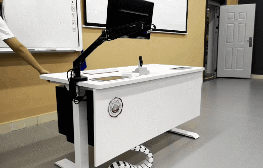 一键便可快速开启所有设备在这里,物联网智能中控老师忙忙碌碌降幕布