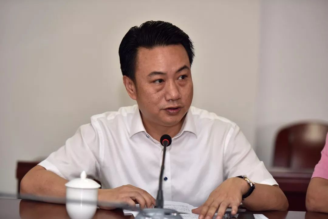 杨汉遂在主持总结时强调,各单位,学校要迅速传达贯彻落实好今天工作