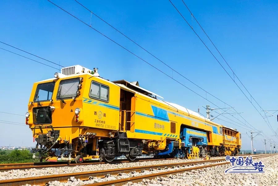浩吉铁路连接蒙陕甘宁能源"金三角"地区与鄂湘赣等华中地区,是国家"