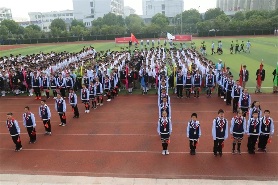 热血青春与国同庆南京师范大学附属苏州石湖中学庆祝新中国成立70周年