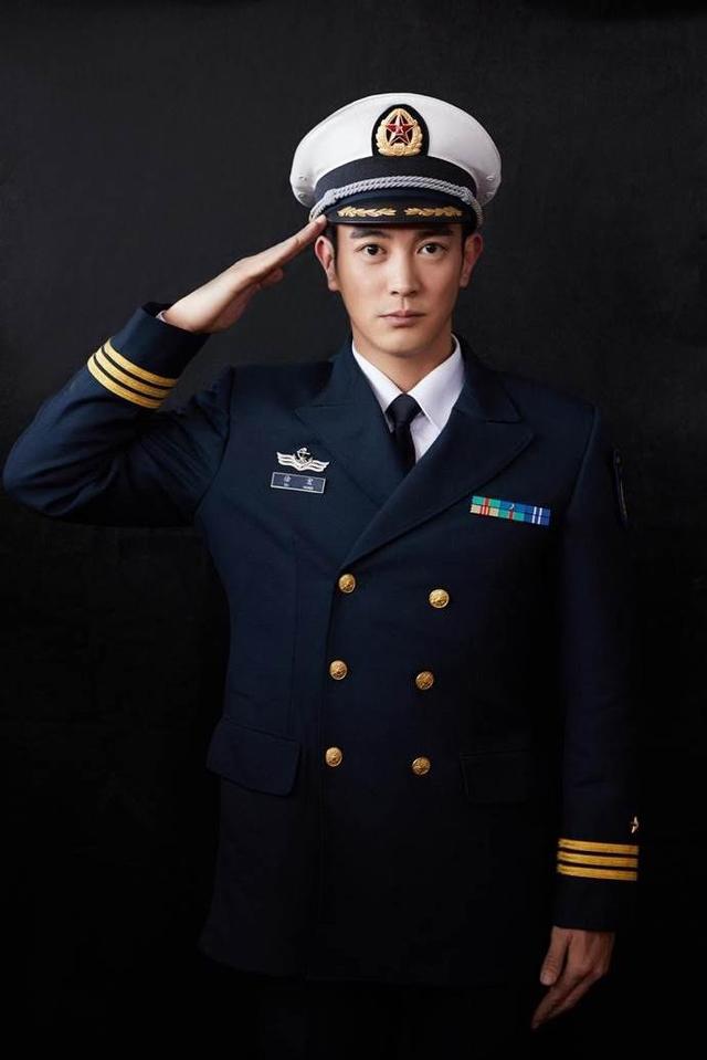 被嘲讽靠老婆的杜江承包了整个国庆档,这个小动作暴露了他的修养