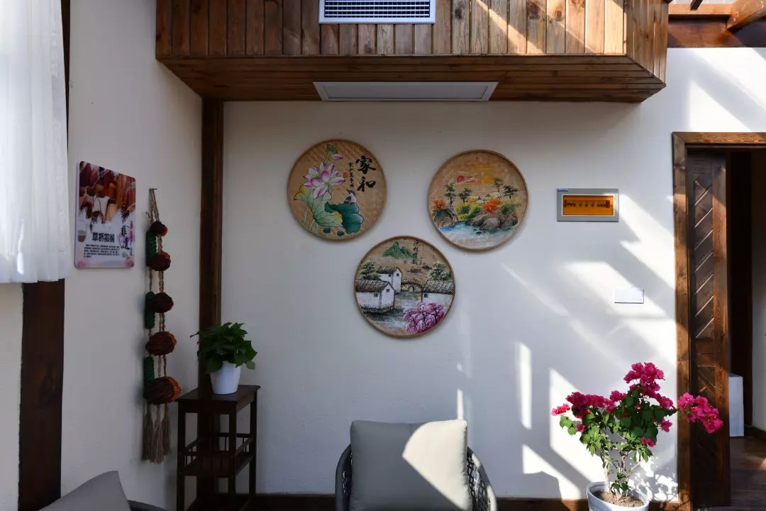 既然是首家非遗主题民宿,各处肯定离不开非遗元素啦~接下来在跟着小编