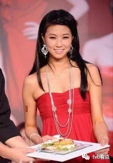 还吸毒乱搞男女关系,甚至破产负债,对于台湾名媛孙莹莹来说,无疑是一