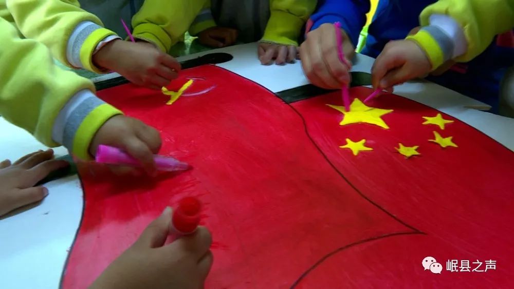 壮丽70年·奋斗新时代 | 岷县:国旗飘飘映笑脸 满城飘扬中国红