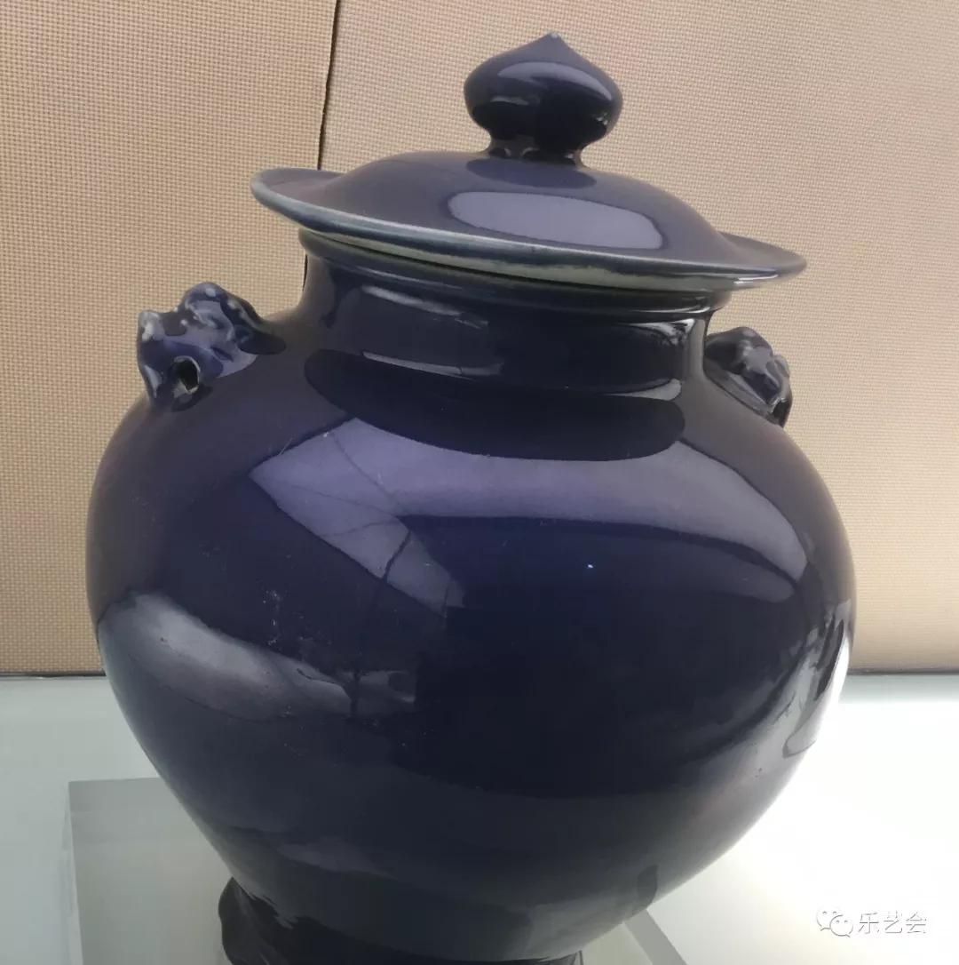 科学院和四川博物馆在四川成都凤凰山南麓发掘了明初蜀王世子朱悦熑墓