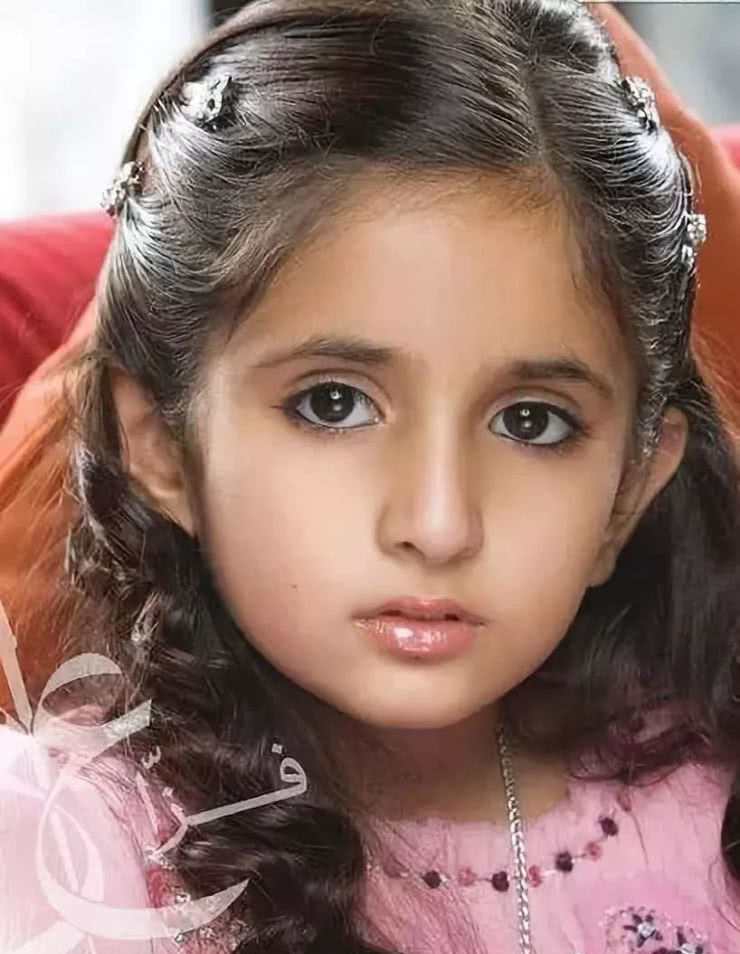 她是迪拜最美公主,全球追求者无数,看到真容惊艳到你了吗?