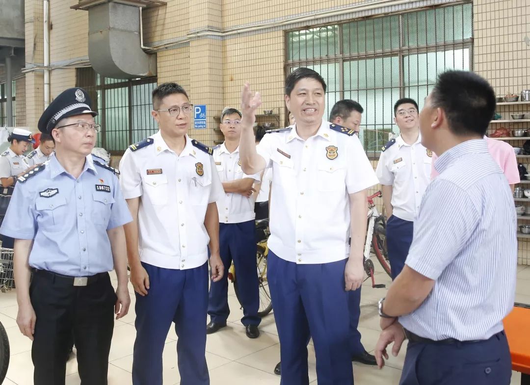 张明灿总队长带队督导佛山南海迎国庆消防安保工作