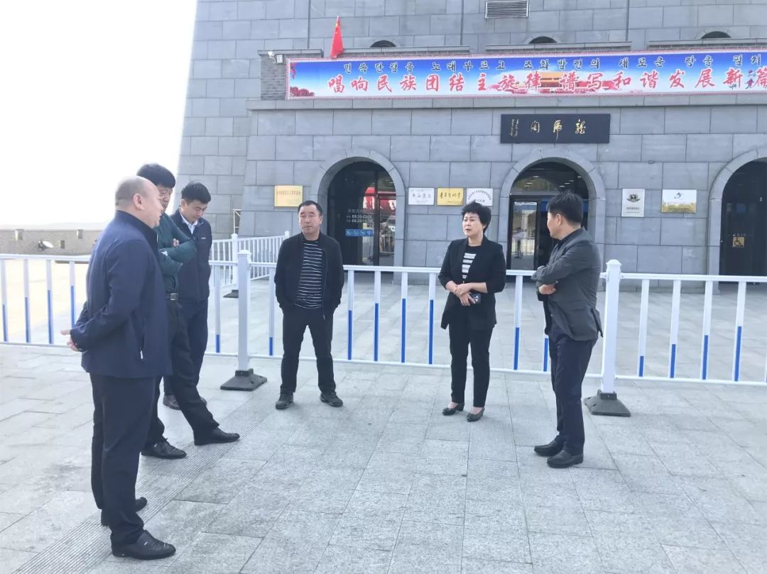 珲春市政府副市长成松今到防川景区检查国庆假日旅游安全生产工作