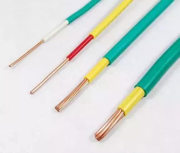 5平方;普通插座电线火线零线均使用2.