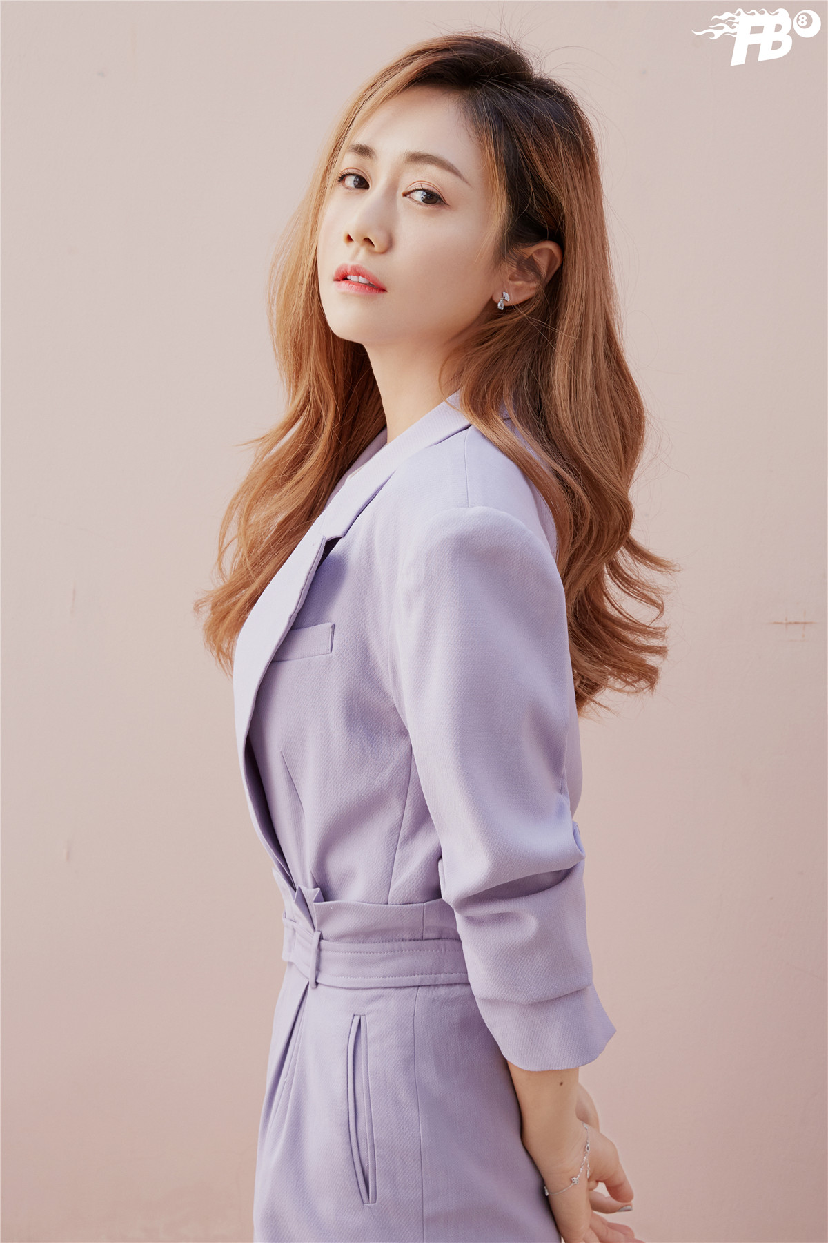 刘芸初秋时尚街拍 可盐可甜可飒风格百变完美驾驭