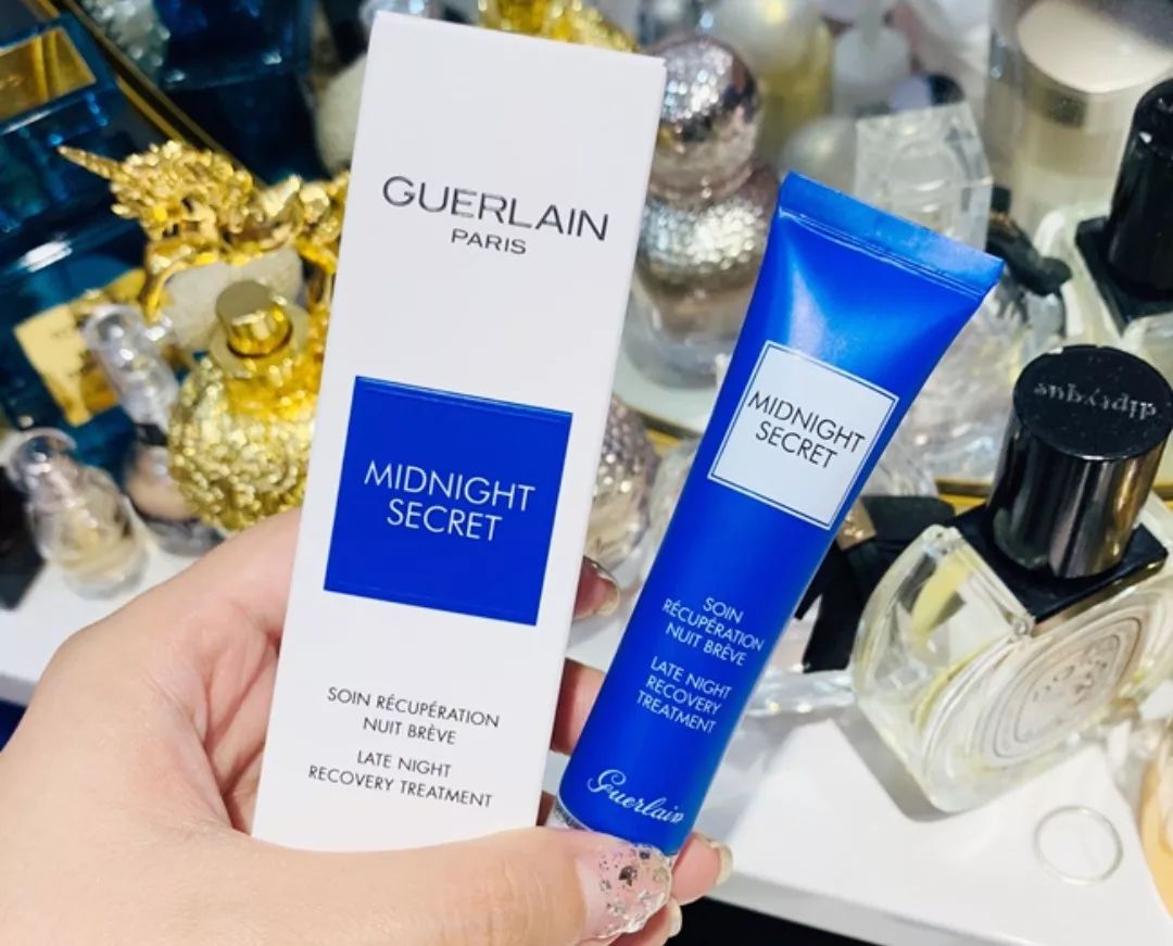 又名"娇兰熬夜霜"是一款非常火的一枚熬夜急救利器,也是各大免税店