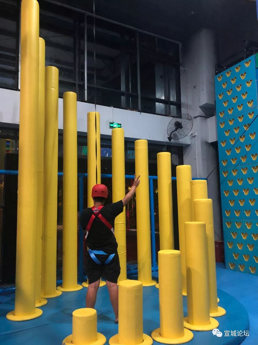 圆你"飞檐走壁武侠梦"的梅花桩!还有刚上新的旋转攀岩项目!