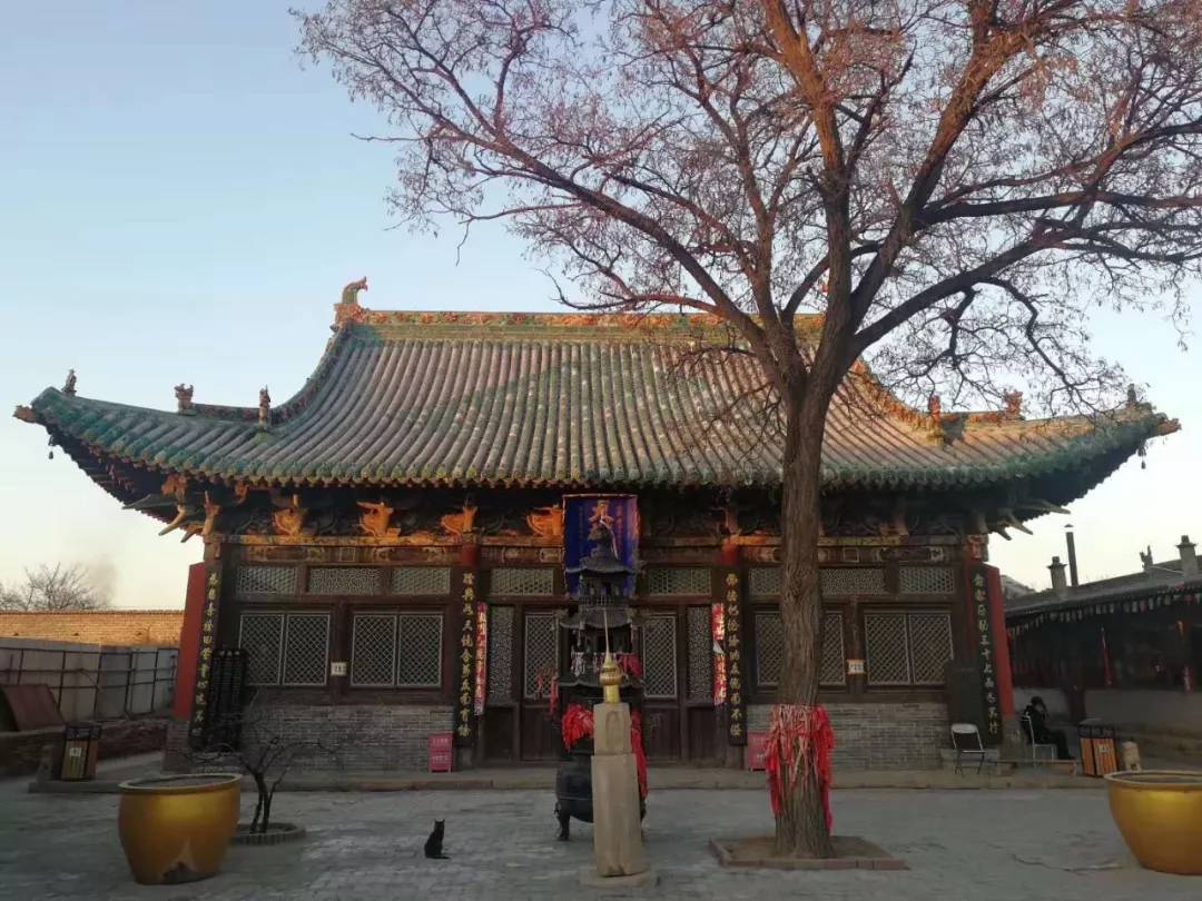 位于山西应县佛宫寺院内,我国现存最古老,最高大的纯木结构楼阁式建筑