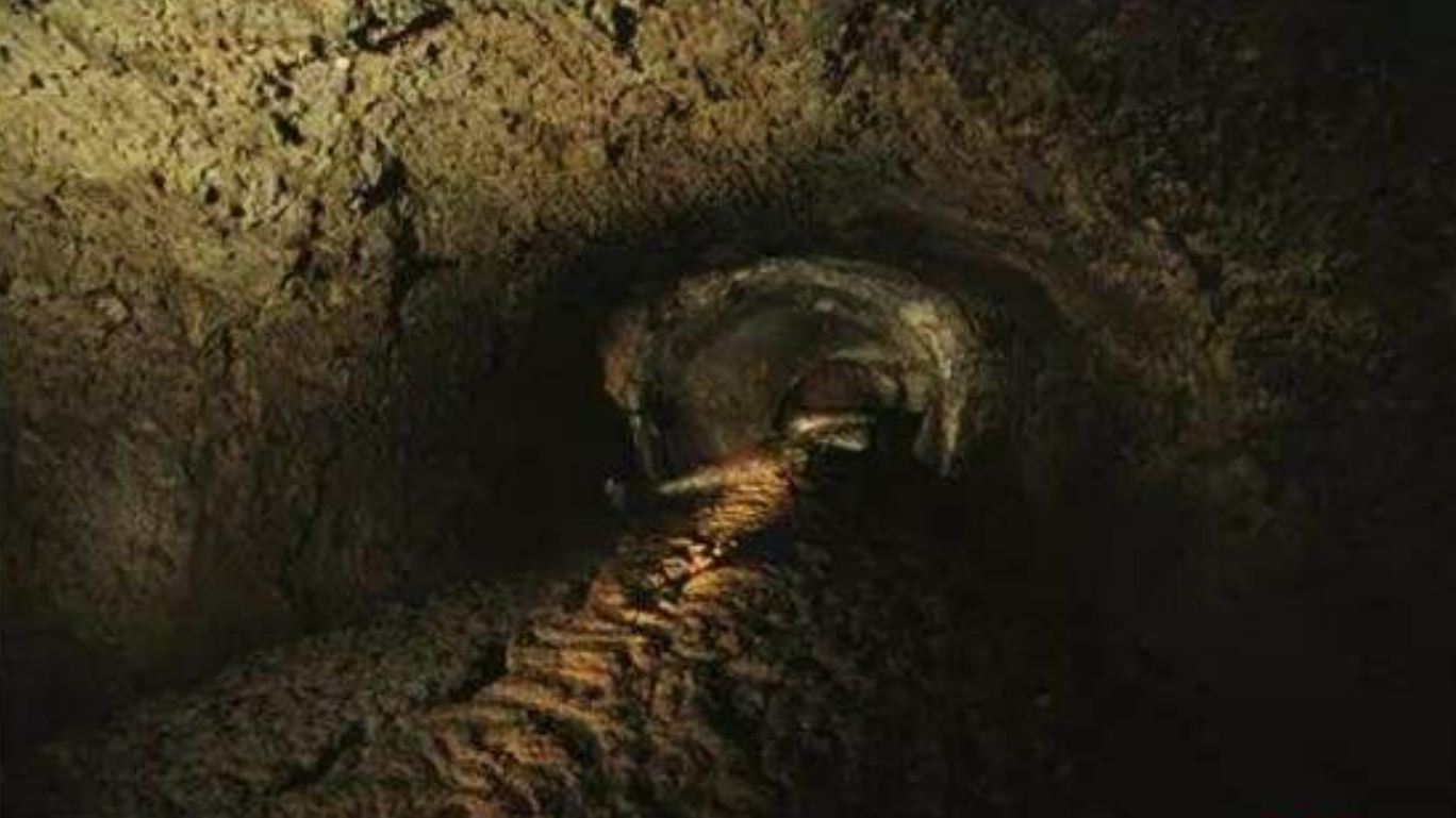 重庆最恐怖洞穴,尸骸遍地走3小时无尽头,村民揭秘背后真相!