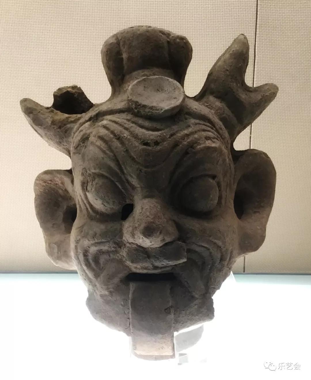 科学院和四川博物馆在四川成都凤凰山南麓发掘了明初蜀王世子朱悦熑墓