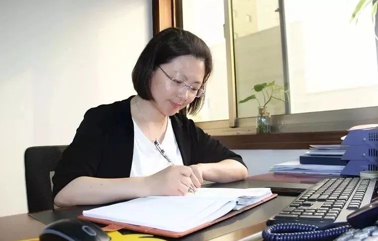 《碧血雨花飞》是由盐城籍作家张晓惠写的一部以雨花台革命烈士郭纲琳