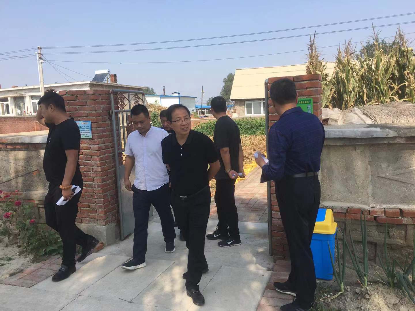 9月29日,北镇市吴家镇党委,政府组成垃圾分类减量验收工作领导小组,对