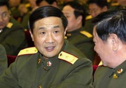 一提的是,徐小岩的女朋友也不是普通人家,她的父亲是开国少将王英高