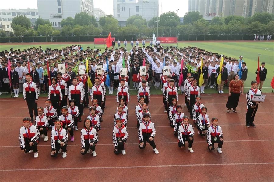 热血青春与国同庆南京师范大学附属苏州石湖中学庆祝新中国成立70周年