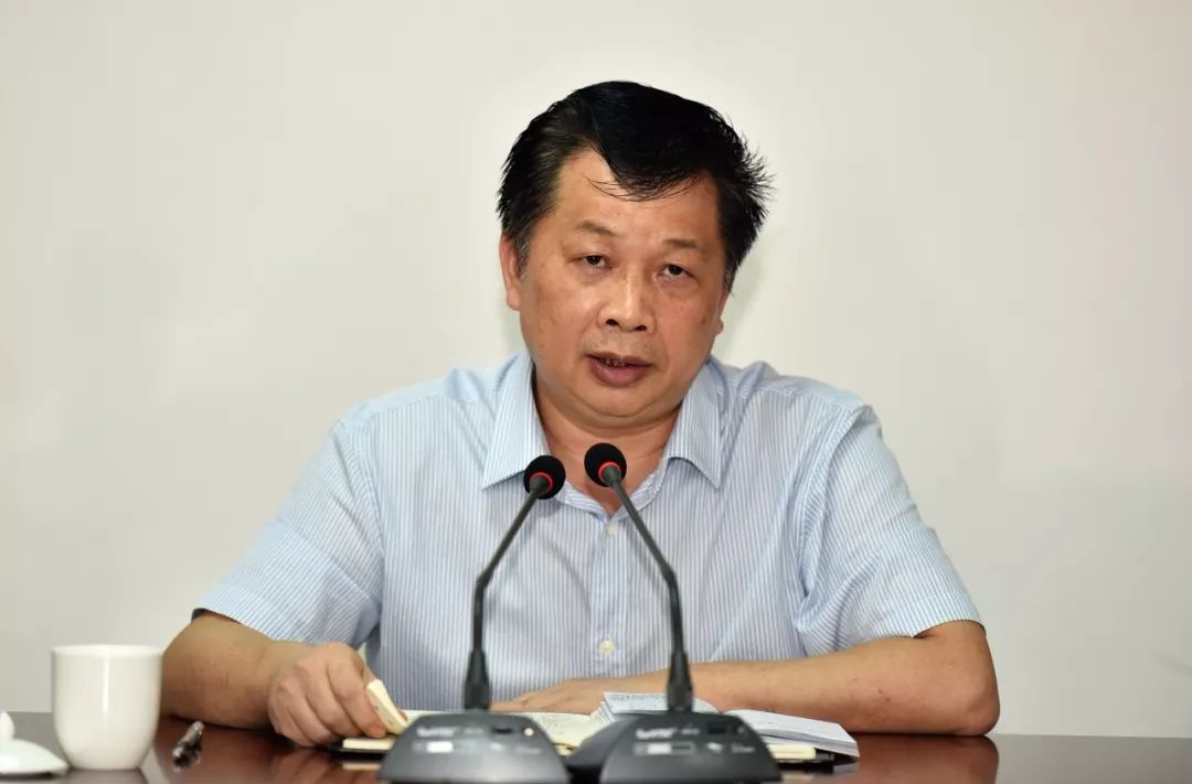 杨汉遂在主持总结时强调,各单位,学校要迅速传达贯彻落实好今天工作