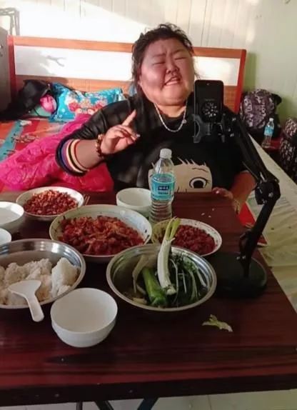 肇东有个300斤胖妞意外成网红你认识吗