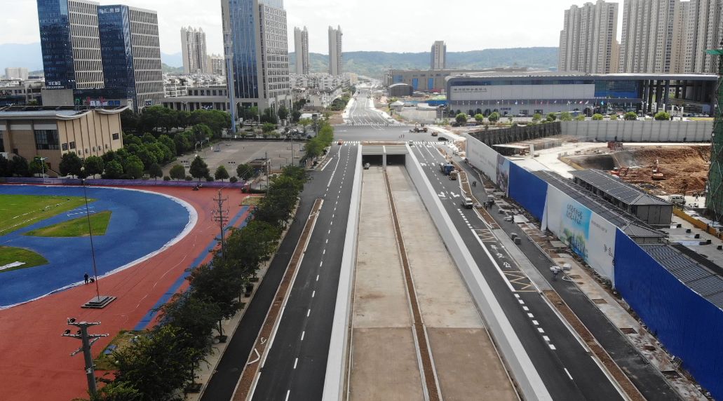 通了刚刚嵊州杨港路地下隧道工程全线通车