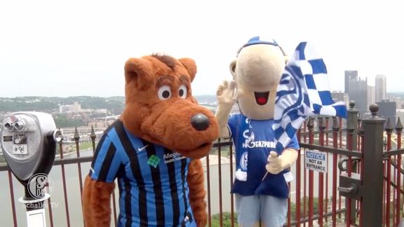 视频沙尔克04吉祥物欧文拜访匹兹堡猎犬河队