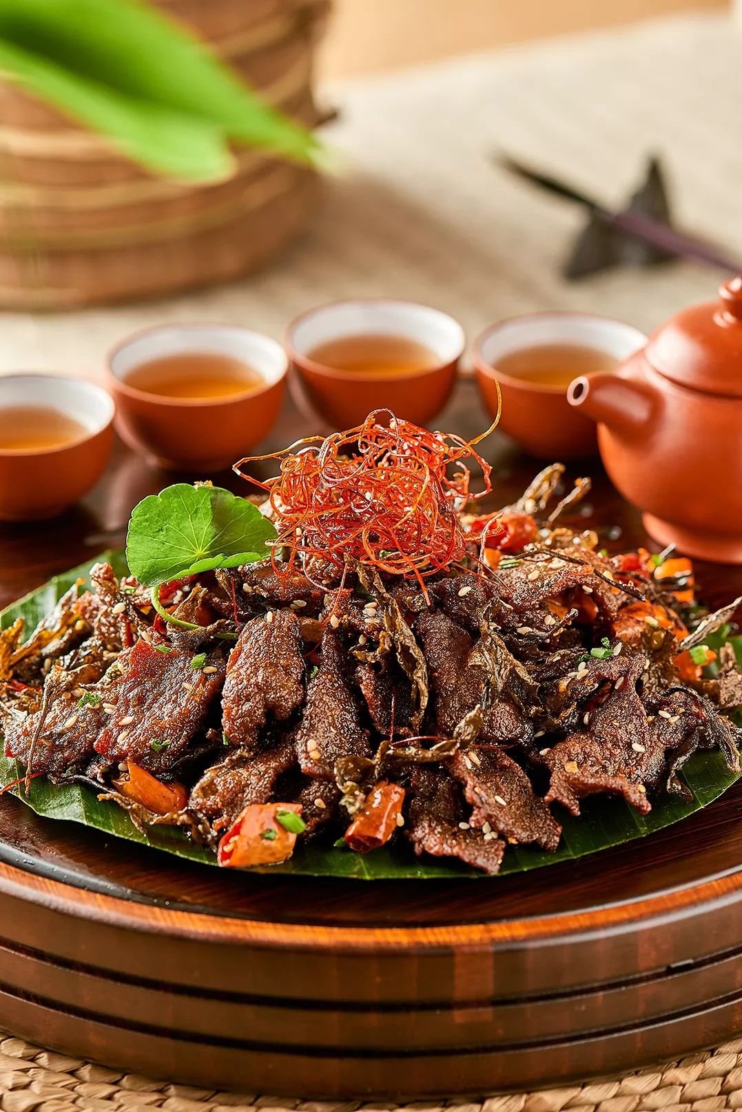 "岁月的时光浸泡出普洱的芬芳,淋汁,快火于牛肉,烩一盘马帮珍馐!