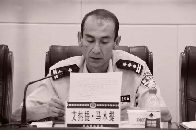 2015年,艾热提·马木提担任皮山县公安局党委委员,副局长的同时