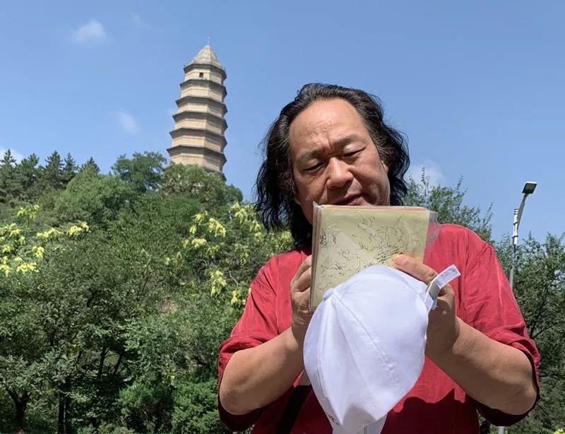 人物喜迎国庆70周年长安籍著名画家李正平先生特创作巨幅延安颂