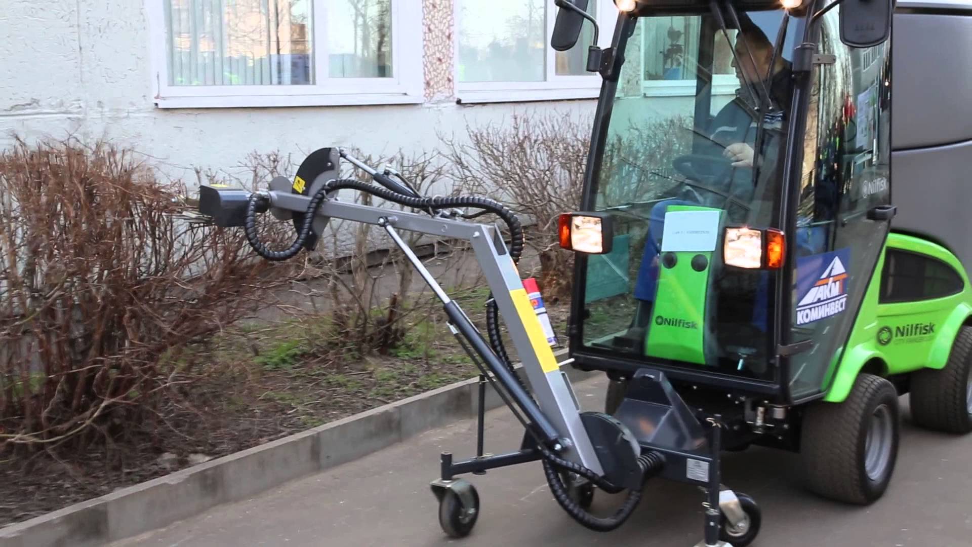 小型驾驶式绿篱修剪机