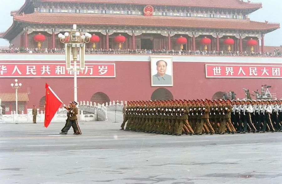 共和国国庆阅兵回顾_天安门