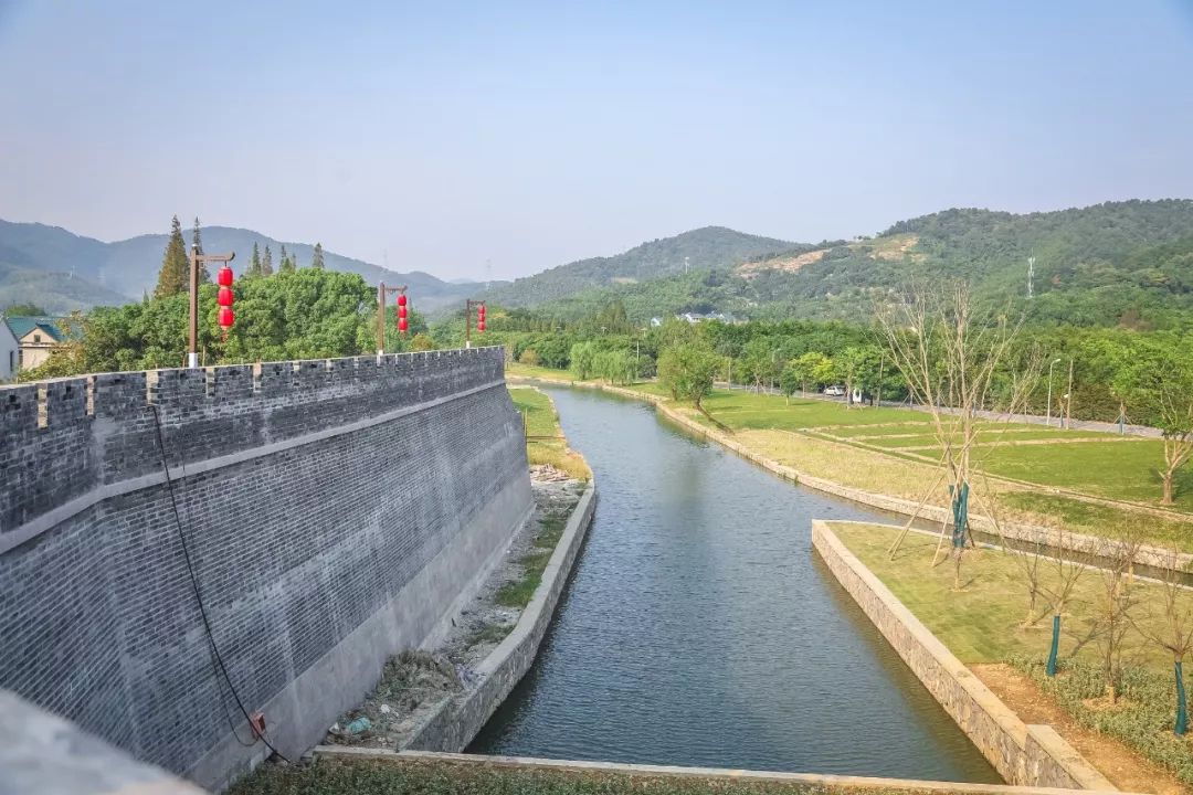 水路的進城樞紐原有甕城和水門各一座位於古城東鎮橋街東端慈城大東門