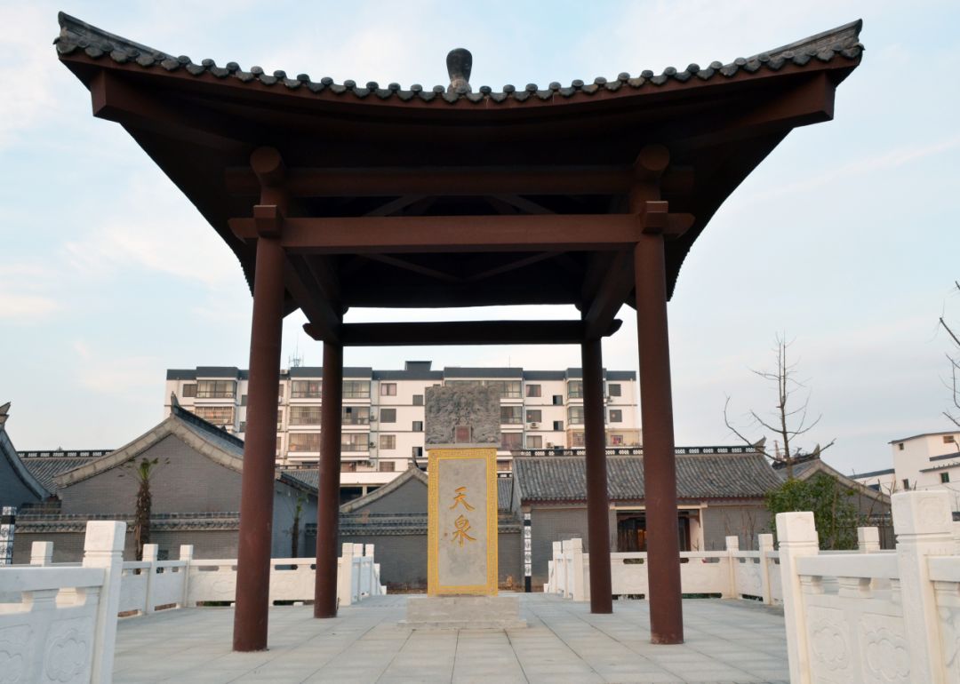 现代著名作家,小说《红日》作者吴强,原名汪大同,是土生土长的高沟人