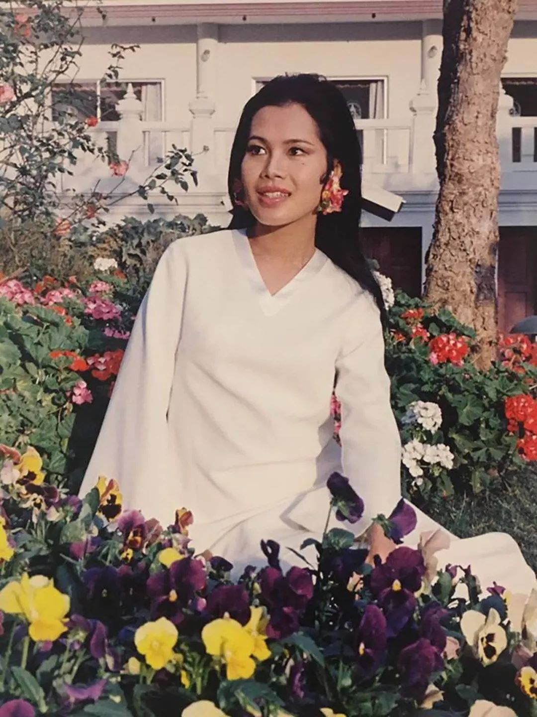 诗丽吉王后富贵一生戴各式华丽珠宝气质惊艳几位儿媳望尘莫及